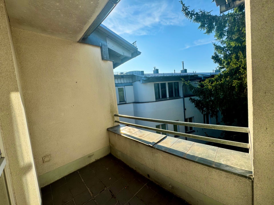 Geräumige 2-Zimmer-Dachgeschosswohnung mit Balkon in Berlin-Marienfelde – Ideal für Individualisten - Photo 4