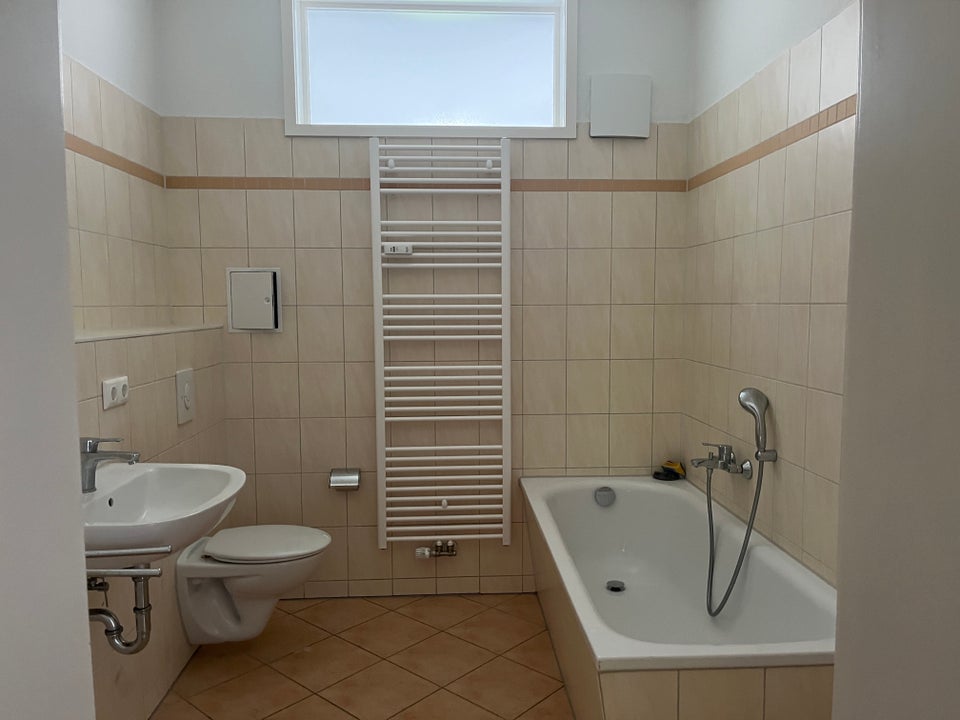 Renovierte Wohnung mit Wohnküche und Balkon! - Photo 3
