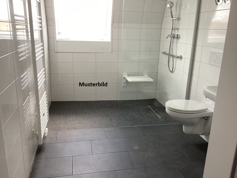 Schöne 4-Zimmer-Erdgeschosswohnung mit neuem Duschbad! - Photo 5