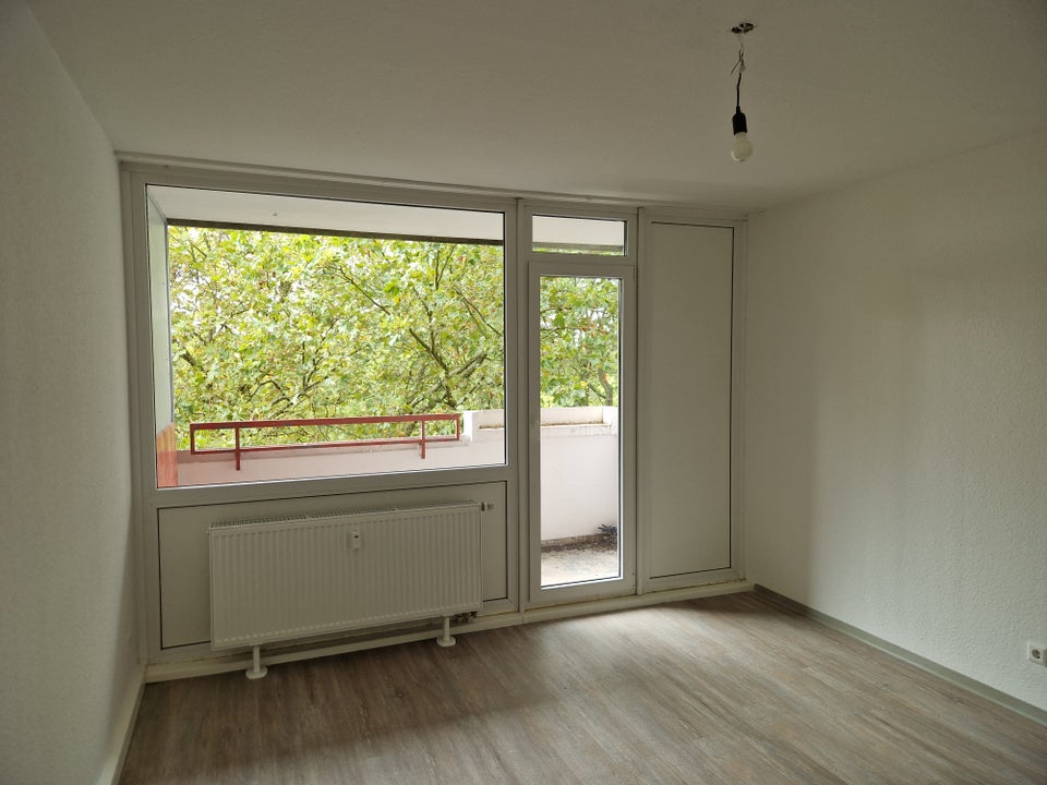 Nette Nachbarn gesucht: renovierte 3-Zi.-Wohnung mit Badewanne und Balkon! - Foto 4