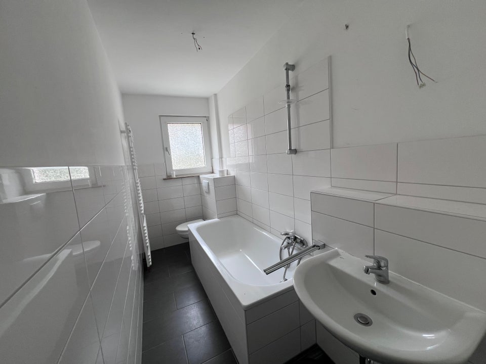 Schöne Erdgeschosswohnung mit modernem Wannenbad - Foto 3