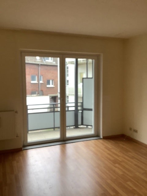 Willkommen Zuhause: 3-Zimmer-Wohnung mit Balkon und Wannenbad in Sanierungsphase - Photo 1