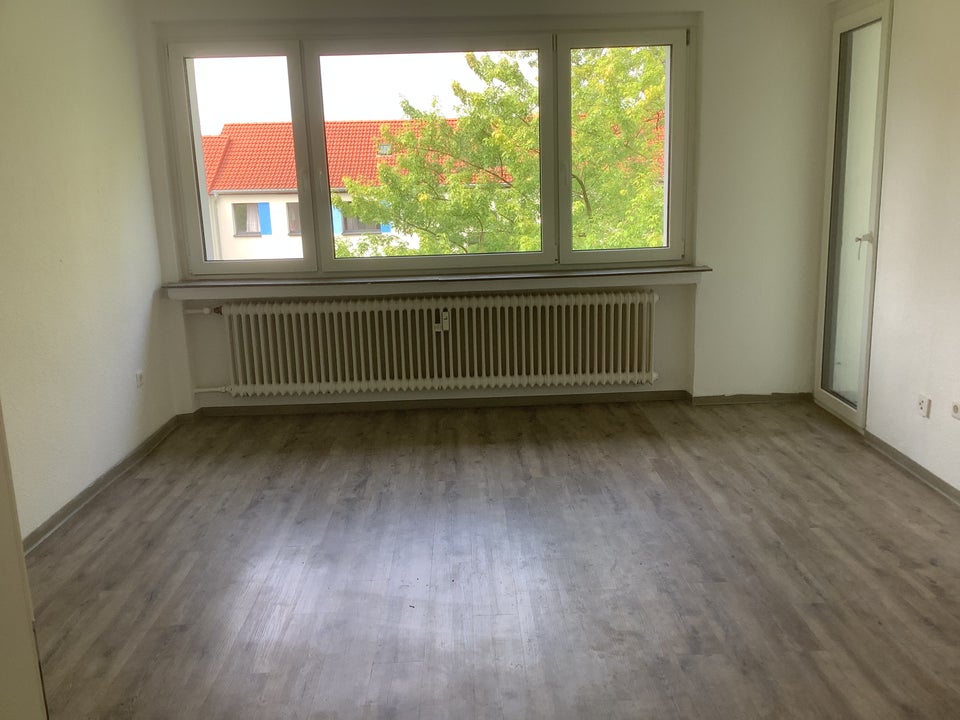 Schöne 4-Zimmer-Wohnung mit großem Balkon! - Photo 3