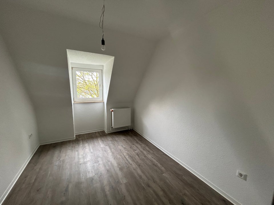 Wohn(t)raum - Dachgeschoss mit viel Raum! - Photo 1