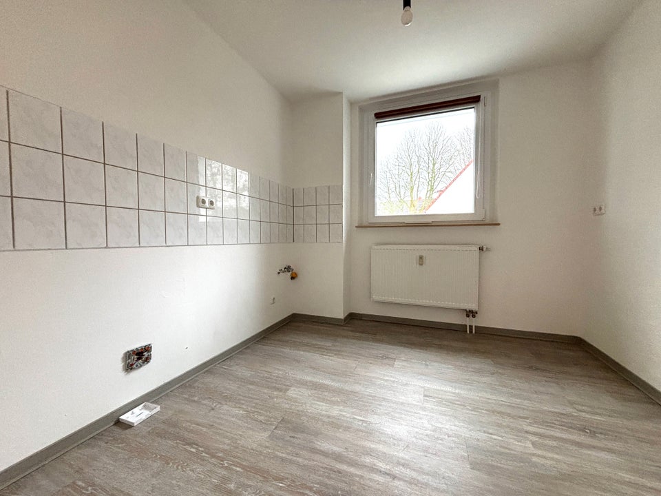 3-Zimmer Wohnung in frisch modernisiertem Gebäude mit nagelneuem Bad - Photo 1