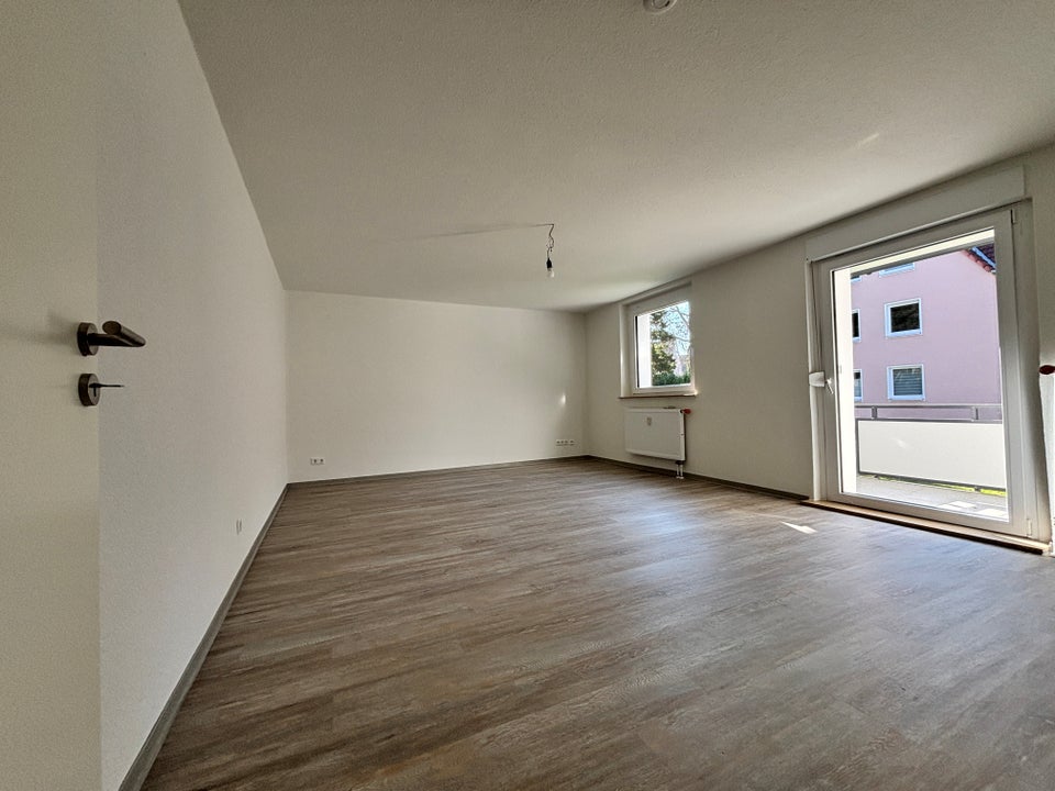 Bezugsfertige 3-Zimmer Wohnung im EG in modernisiertem Gebäude - Photo 4