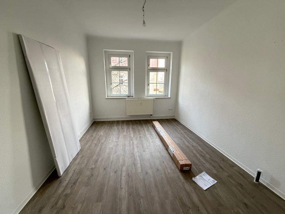 Diese schöne Zwei-Zimmer-Wohnung wurde saniert - mit Fußbodenheizung im Bad! - Foto 2