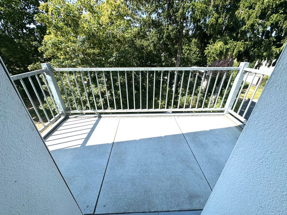 Kuscheliges Nest unter'm Dach: 3-Zimmer-Wohnung mit großem Balkon! - Foto 3