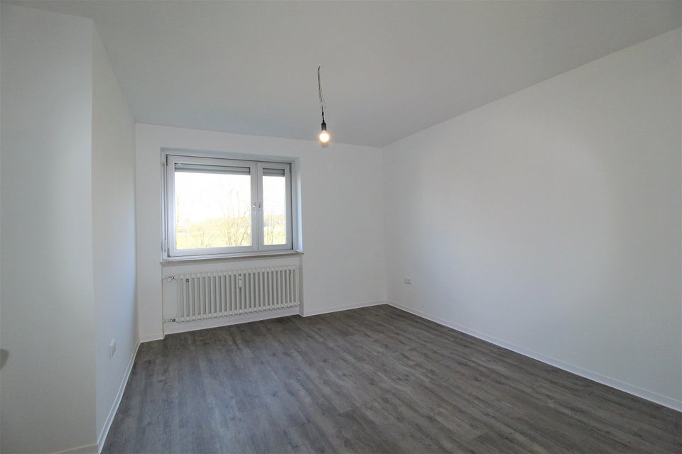 2. OG / 3 Zimmer mit Balkon ab sofort - Foto 3