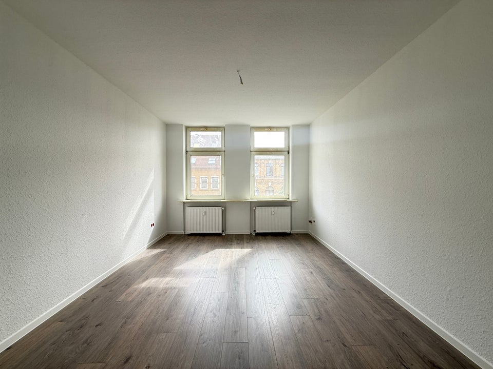 Renovierte 2 Raum-Wohnung im Herzen von Eutritzsch inkl. Stellplatz! - Photo 1