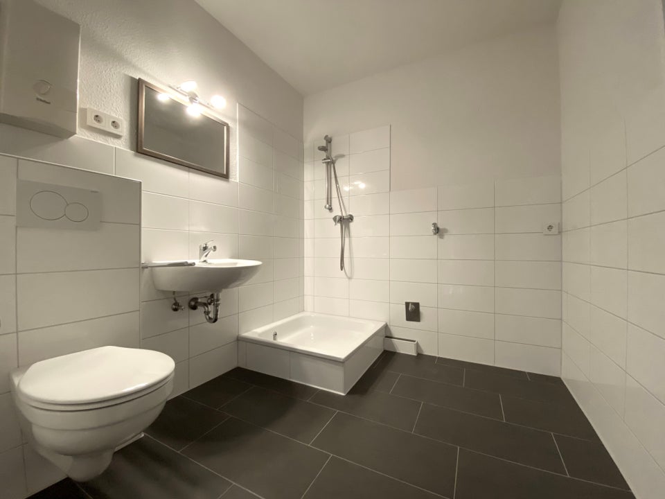 Barrierearme und frisch renovierte 3-Zimmer Wohnung im EG - Foto 2