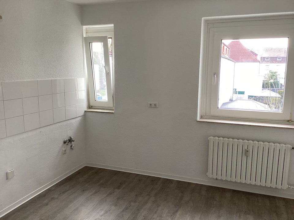 Wohnen im modernisierten Zuhause- günstige 2 Zimmerwohnung - Photo 1