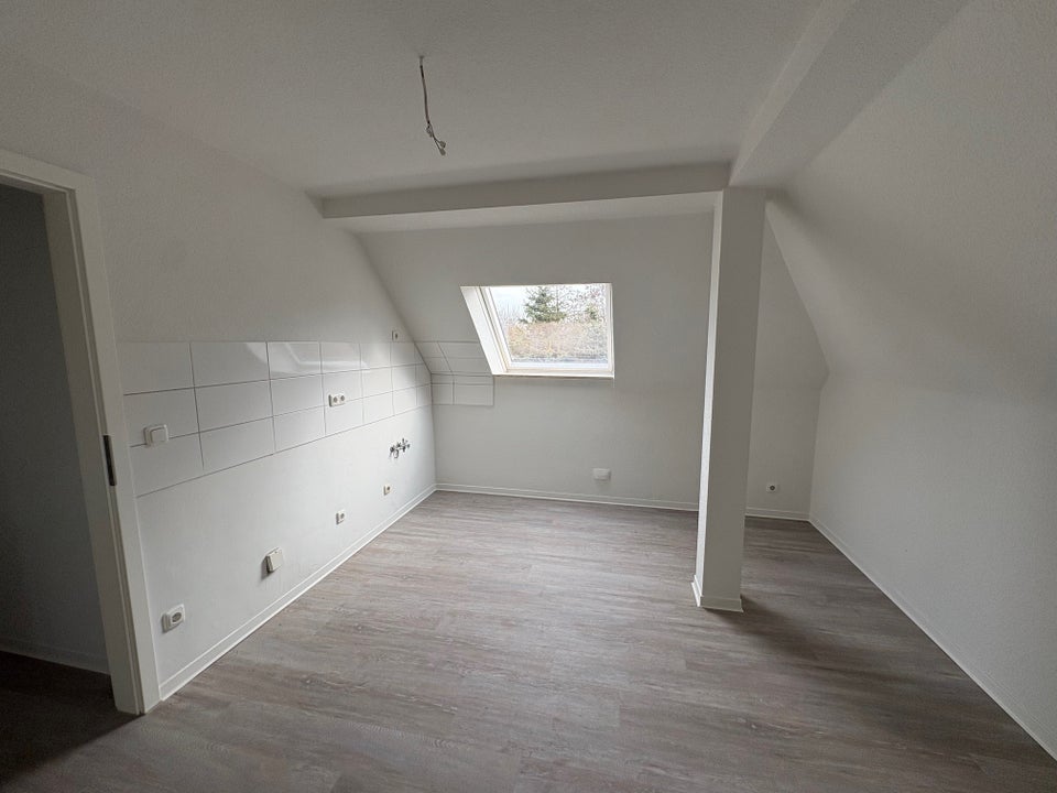 Stilvolle Dachgeschosswohnung mit Charakter – Modernisiert, ruhig gelegen & sofort bezugsbereit - Foto 5