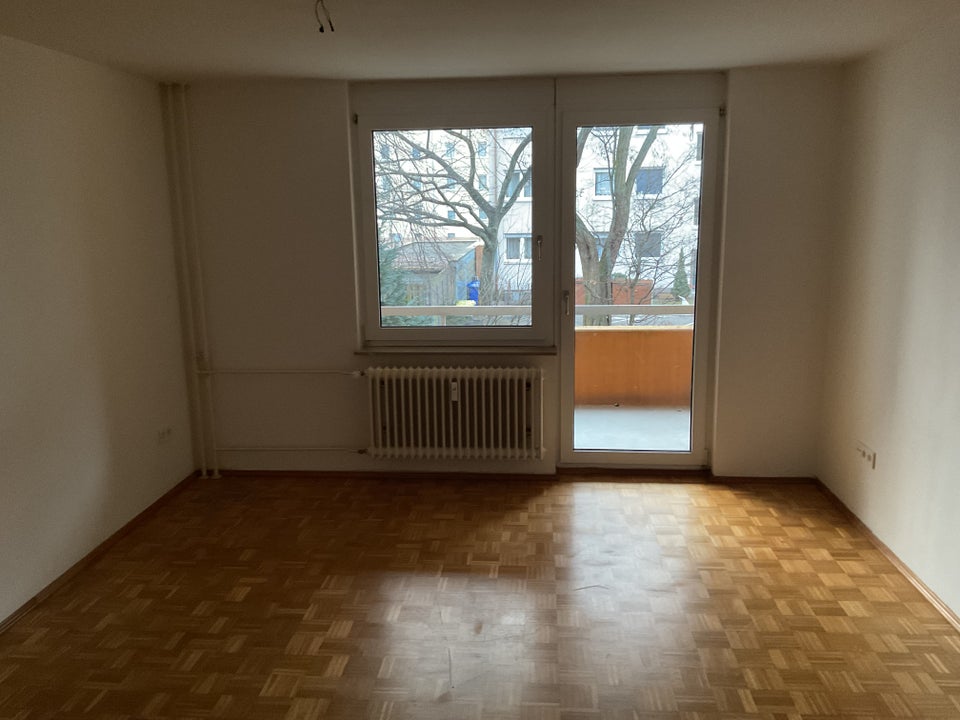 Renovierte, gemütliche 2-Zimmer-Wohnung mit Balkon ab sofort frei - Foto 1