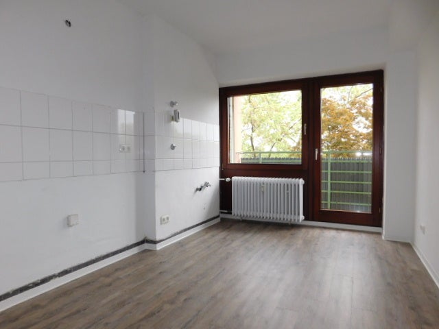 Großzügig geschnittene 2-Zimmerwohnung im 2. OG mit Vinylboden und Balkon! - Photo 3
