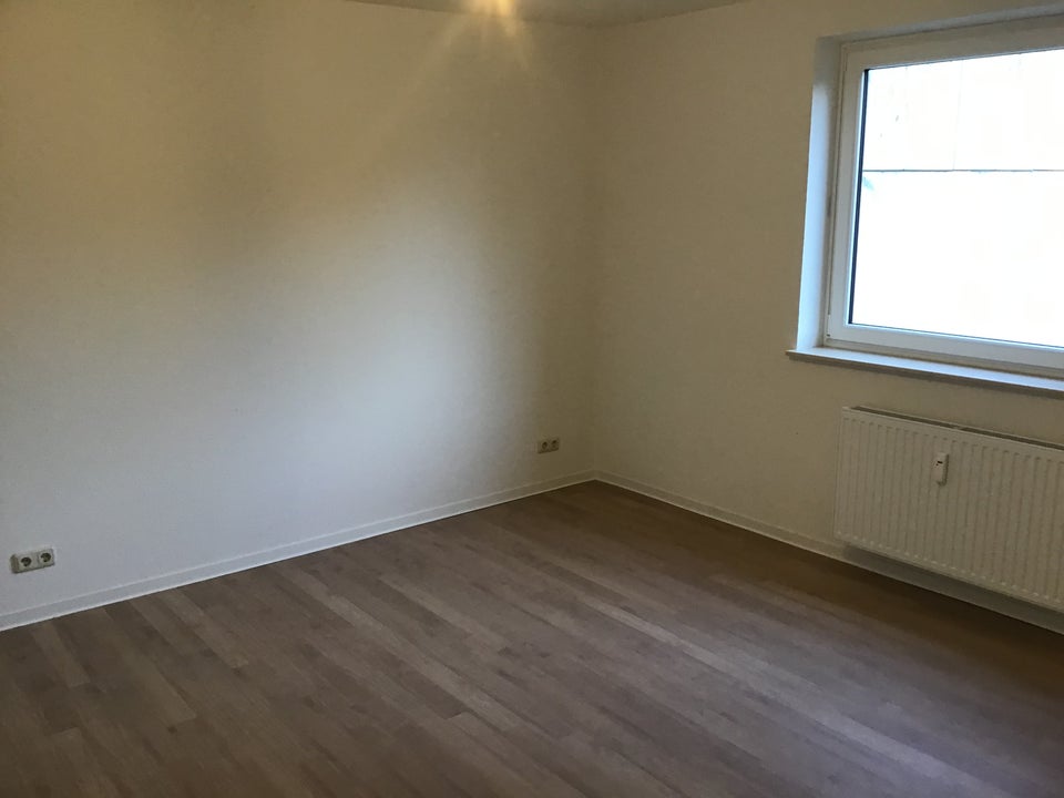 Renovierte 3,00-Zimmer-Wohnung mit Balkon - Foto 1