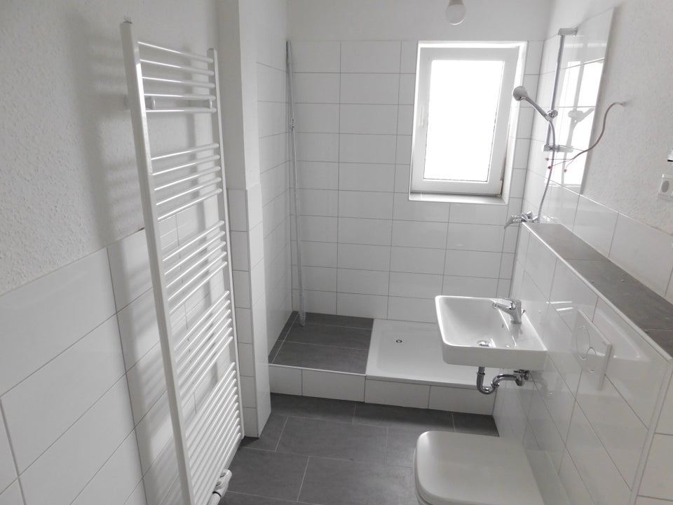 Wohnung mit Ausblick, neu renoviert mit Balkon! - Foto 3