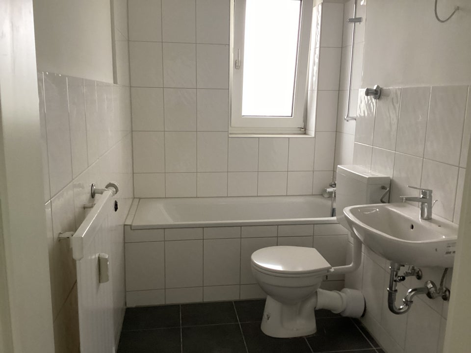 Tolle Familienwohnung mit Balkon sucht Sie als Mieter - Foto 2