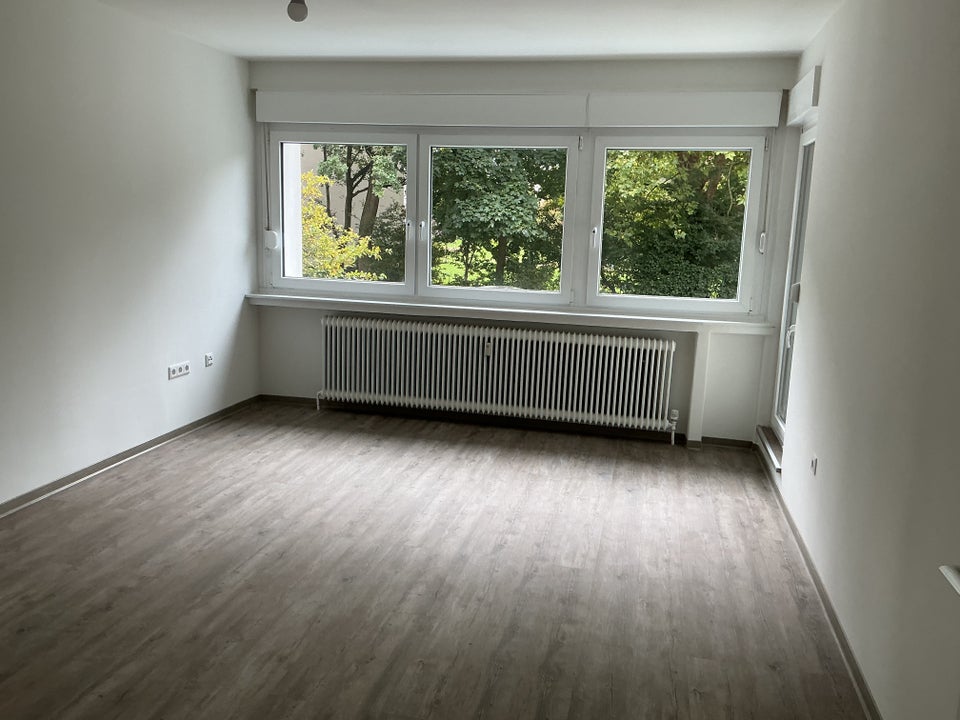 Reinkommen und Wohlfühlen: großzügige 3-Zimmer-Wohnung im Erdgeschoss - Foto 1