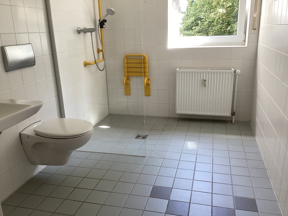 Gepflegte 2-Zimmer-Wohnung für Senioren frei! - Foto 1