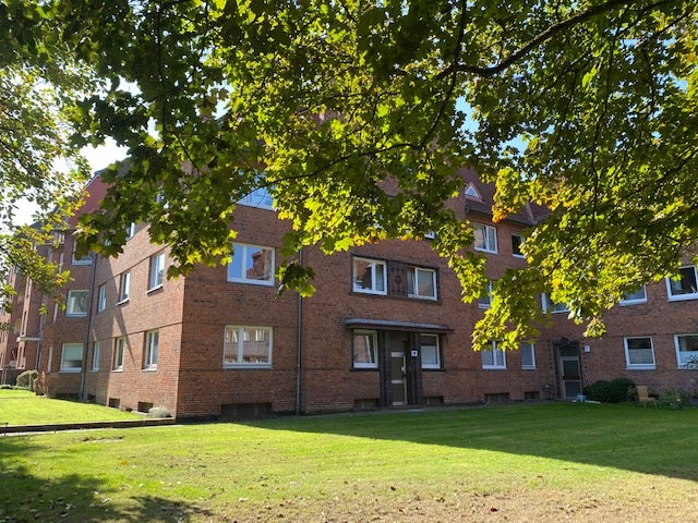 Teil-modernisierte geräumige 2 Zimmer Wohnung zu vermieten! - Foto 1