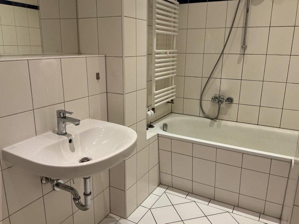 3-Zimmer-Altbau-Wohnung mit Balkon in der Äußeren Neustadt - Foto 1