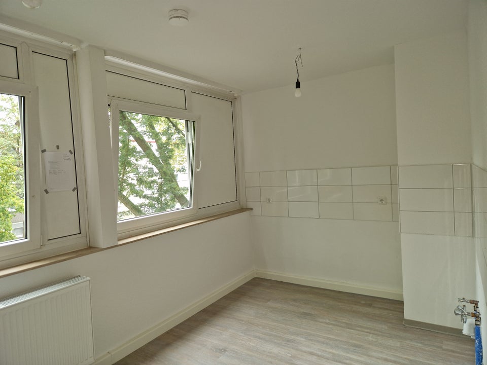 Da kommt man gern Heim. Komplett renovierte 2-Zimmer-Wohnung mit Balkon! - Photo 2