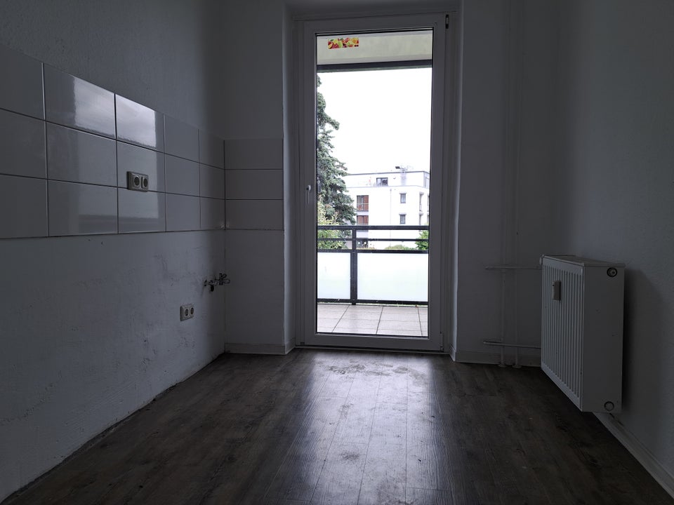 Sehr schöne 2-Raumwohnung im 2. OG mit Balkon und Vinylboden in Zentrumsnähe... - Foto 3
