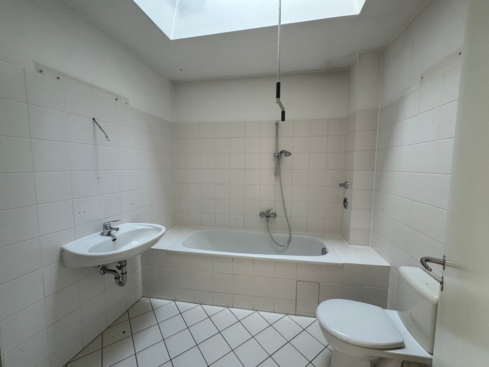 Geräumige 2-Zimmer-Dachgeschosswohnung mit Balkon in Berlin-Marienfelde – Ideal für Individualisten - Photo 3