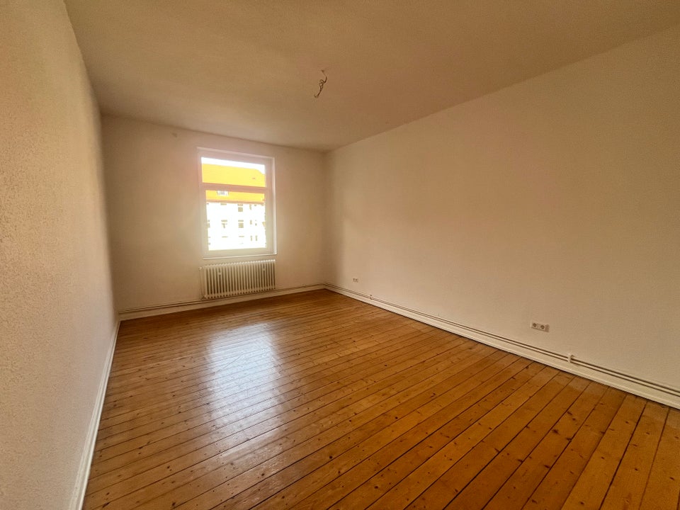 Helle 3-Zimmer-Wohnung mit Altbaucharme und schönen Holzdielen - Foto 2
