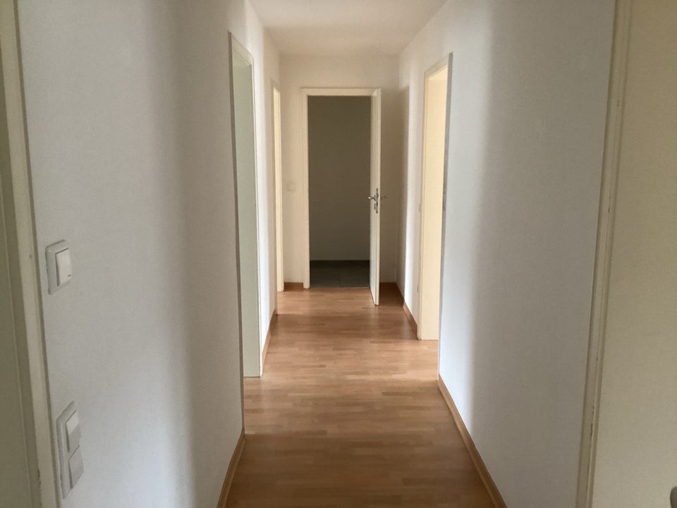 Frisch renoviert & mit Balkon; ideal für die kleine Familie - Foto 5