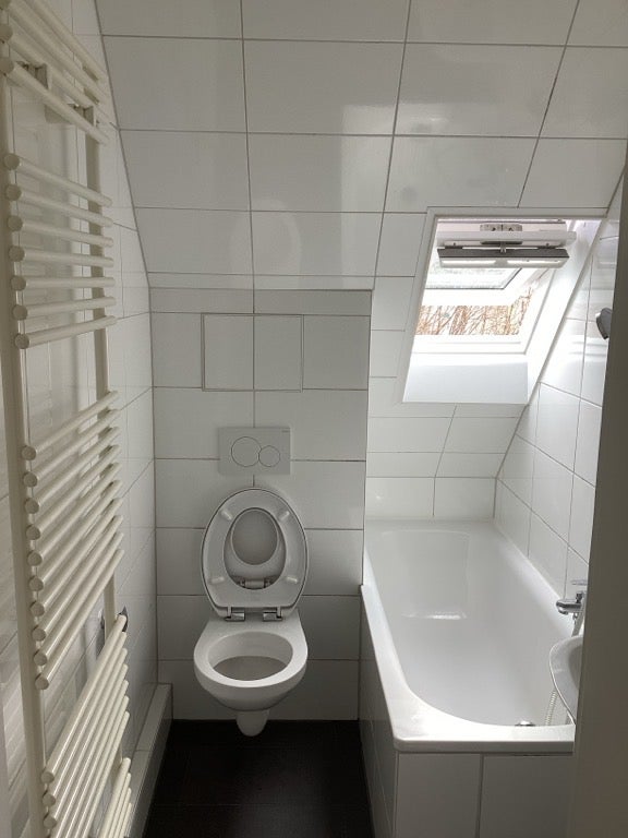 Schöne 2,5-Zimmer Dachgeschoss Wohnung! - Foto 1