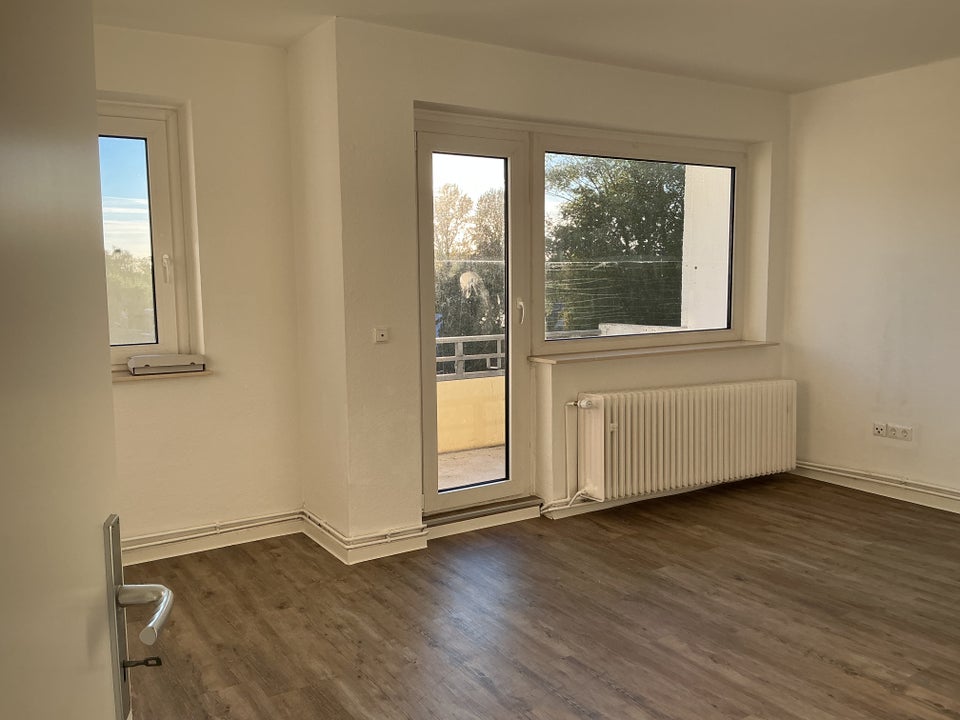 Sofort einziehen! Renovierte 3-Zimmer Wohnung mit Einbauküche - Photo 3
