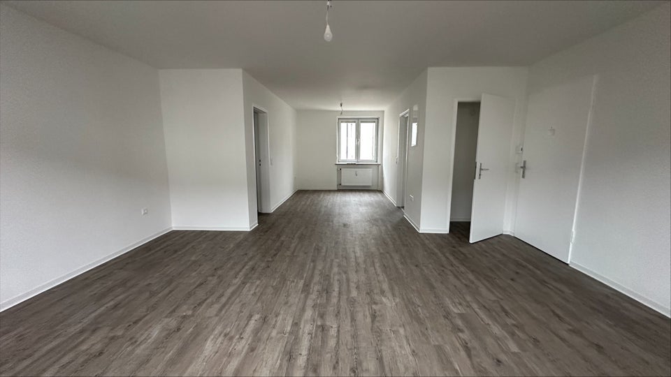 EG / 3 Zimmer ab sofort (frisch saniert) - Foto 1