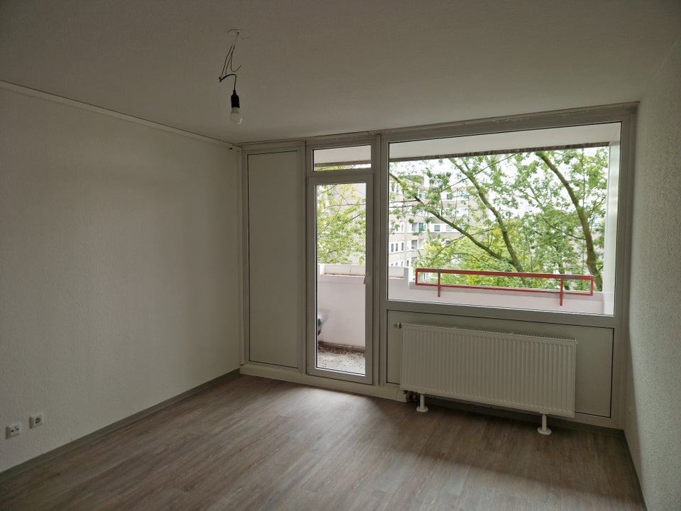Die gefällt mir: günstig geschnittene und renovierte 2-Zimmer-Wohnung mit Balkon! - Foto 4
