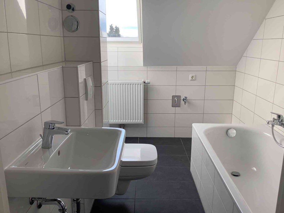 Frisch renovierte 2-Zimmer-Dachgeschoss- Wohnung in Neustadt - Foto 1