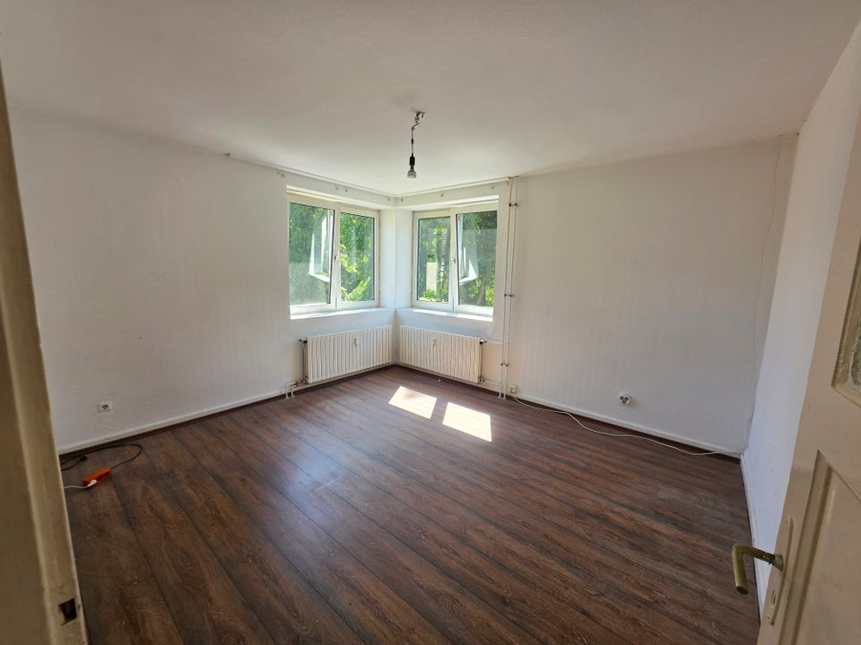 Sanierte Wohnung in Düsseldorf-Reisholz - Photo 1