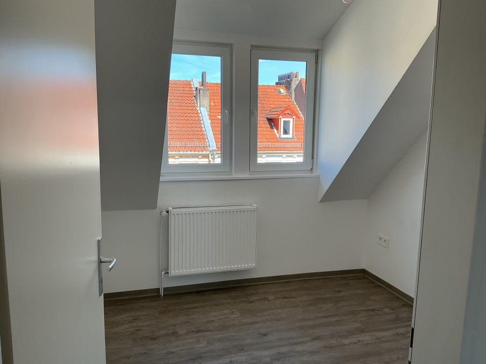 Tolle 2-Zimmer- Dachgeschosswohnung mit Blick über die Dächer der Neustadt. - Foto 3