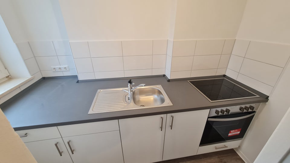 Ihre neue Wohnung: individuelle sanierte 2-Zimmer-Wohnung in Hafennähe (Single-Wohnung!) - Foto 1