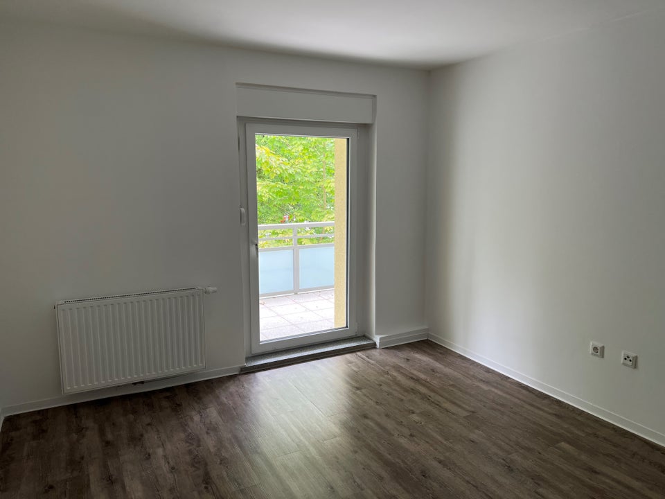 Einziehen und Wohlfühlen - Renovierte Wohnung mit moderner EBK! - Foto 3