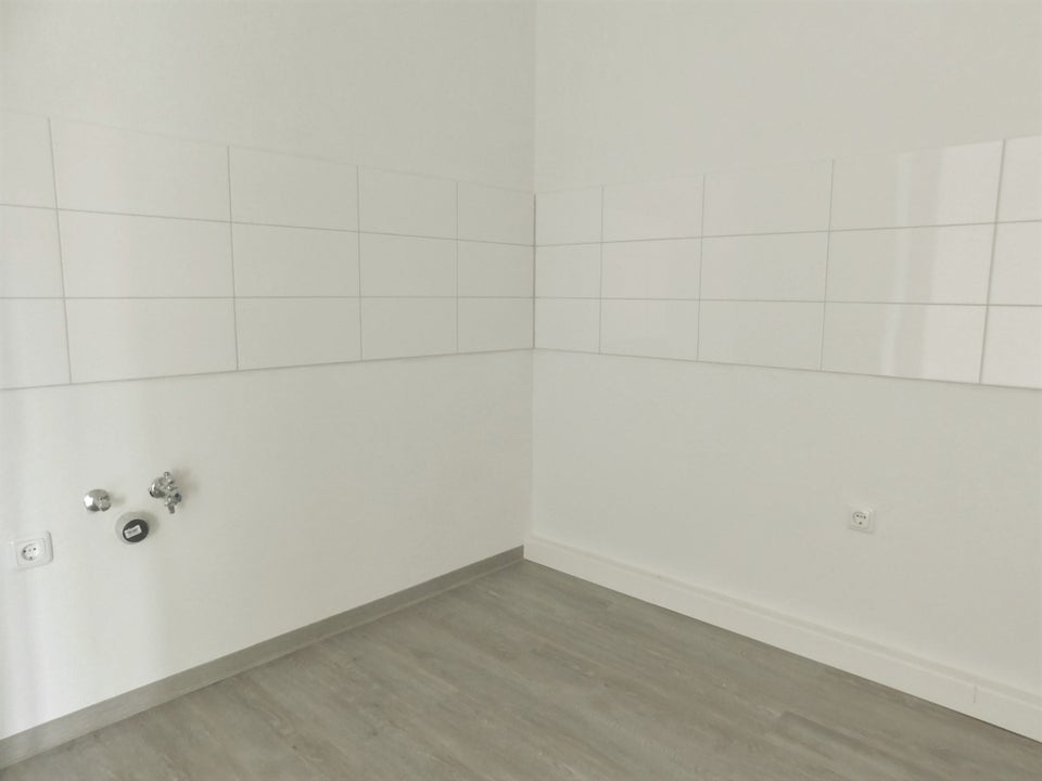 Ansprechende, großzügige 3-Zimmer-Wohnung mit Wand und Bodenbelag - Foto 3