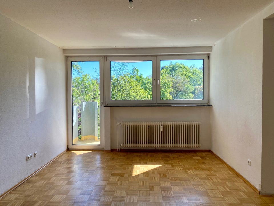 Teilsanierte 3-Zimmer-Wohnung mit Tageslichtbad und Balkon - Photo 1