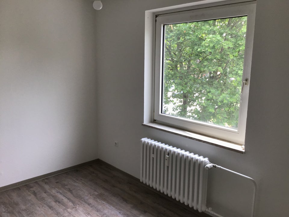 Geräumige 3-Zimmer-Wohnung mit Balkon in grüner Lage - Foto 2