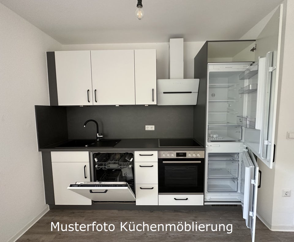 Inklusive Einbauküche und Stellplatz / 4-Zimmer-Wohnung mit Balkon - Photo 3