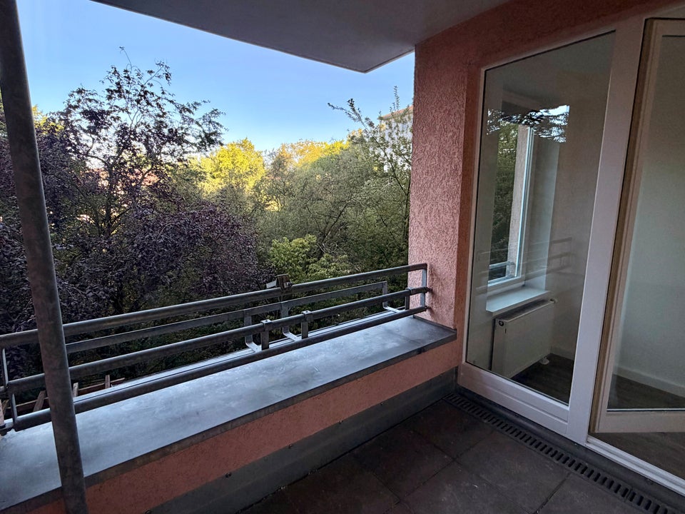 Schöne und geräumige 2 Zimmerwohnung mit Balkon ins Grüne - Photo 4