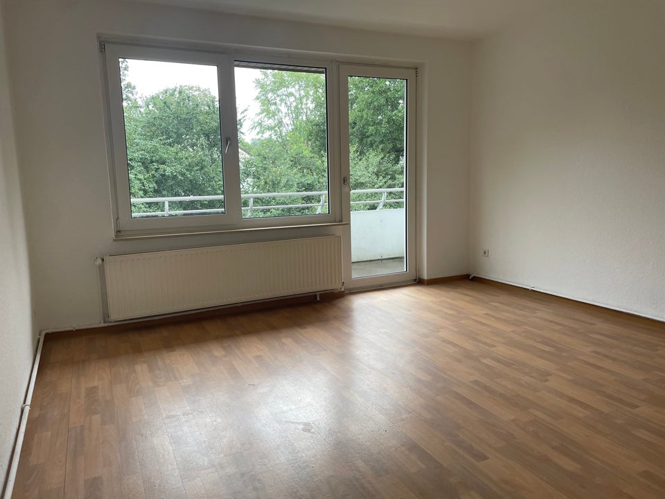 Aufgepasst! Helle 3-Zi.-Wohnung mit Balkon. - Foto 1