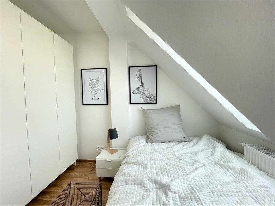 Möbliert - Skandinavischer Wohntraum im Dachgeschoss! - Photo 2