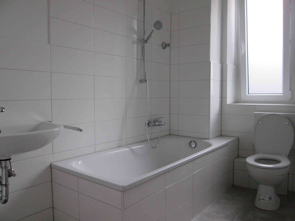 *große 2-Zimmer-Wohnung mit Wohnküche sucht neuen Mieter* - Foto 2