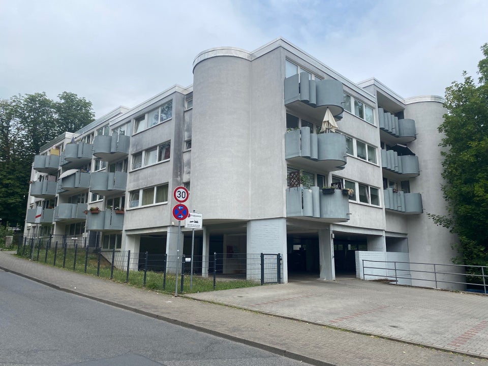 Teilsanierte 3-Zimmer-Wohnung mit Tageslichtbad und Balkon - Photo 3