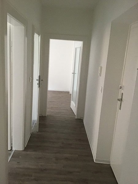 Familientraum: großzügige, renovierte 3-Zimmer-Wohnung mit Balkon ab sofort frei - Photo 4